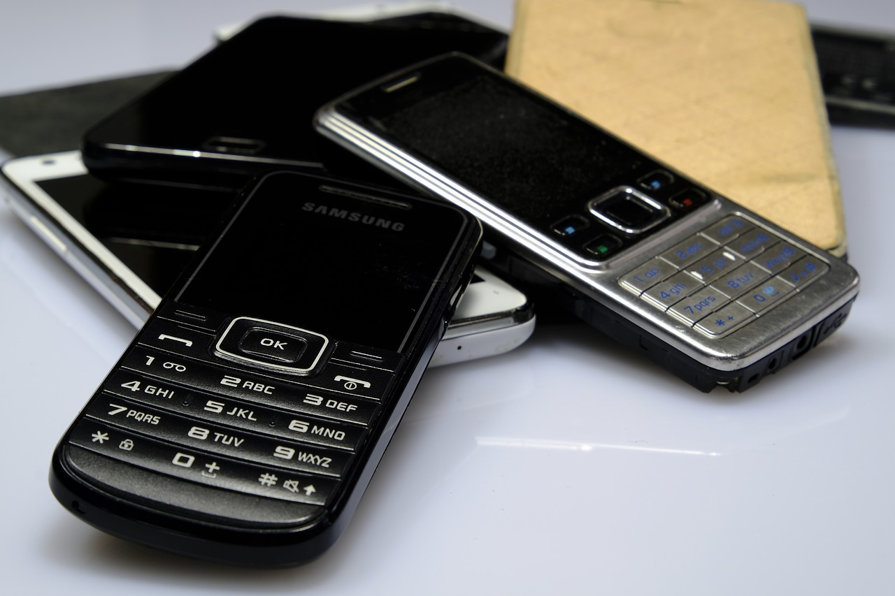 Turn your old phone into a home surveillance camera in three steps
