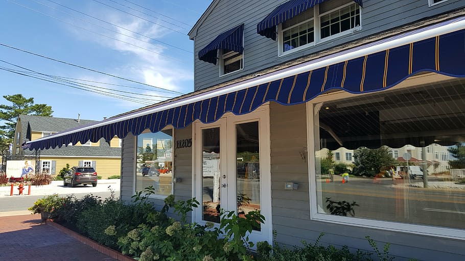 How Commercial Shade Sails Help Your Business Thrive