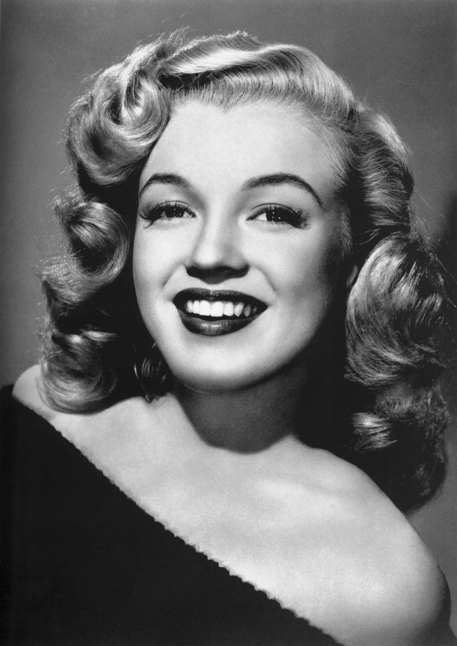 What is the secret of Marilyn Monroe's skin .. Her best friend answers.. Her best friend answers