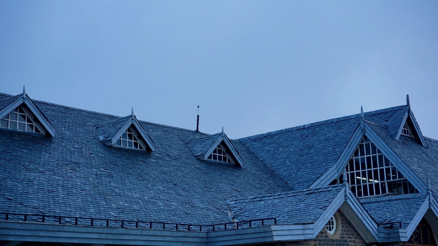 How to Bring Off Your Home Roof from the Heat